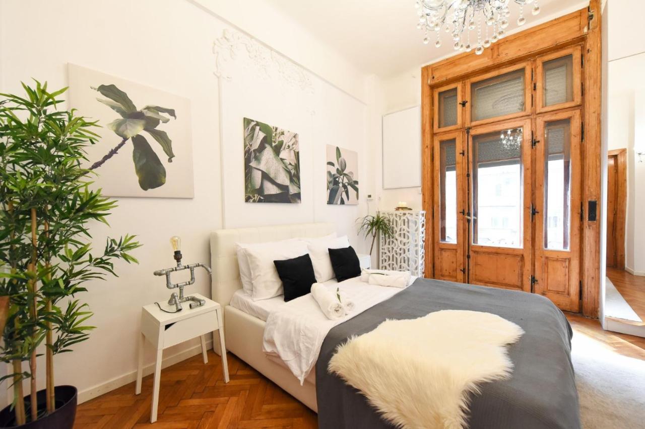 Vintage Elegance, Modern Comfort: 1Br Apartment Overlooking Calea Victoriei Bucharest Exterior photo