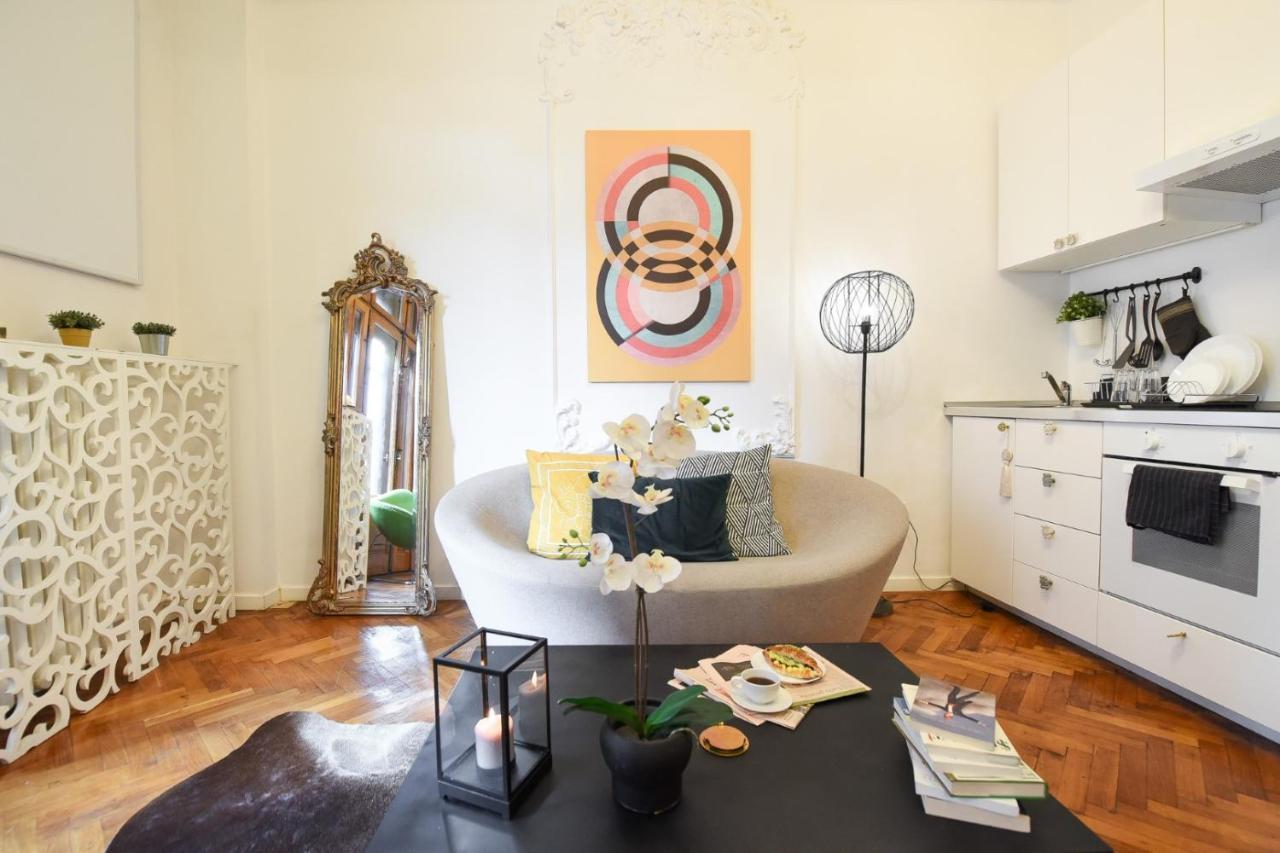 Vintage Elegance, Modern Comfort: 1Br Apartment Overlooking Calea Victoriei Bucharest Exterior photo