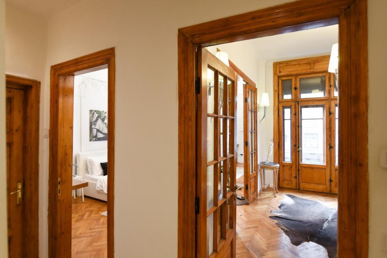 Vintage Elegance, Modern Comfort: 1Br Apartment Overlooking Calea Victoriei Bucharest Exterior photo